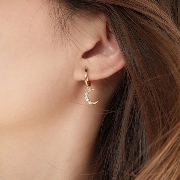 NEW 18K GOLD DIAMOND MOON STAR HOOPS, NICE EARRINGS, CUTE EARRINGS - Picture 5 of 9